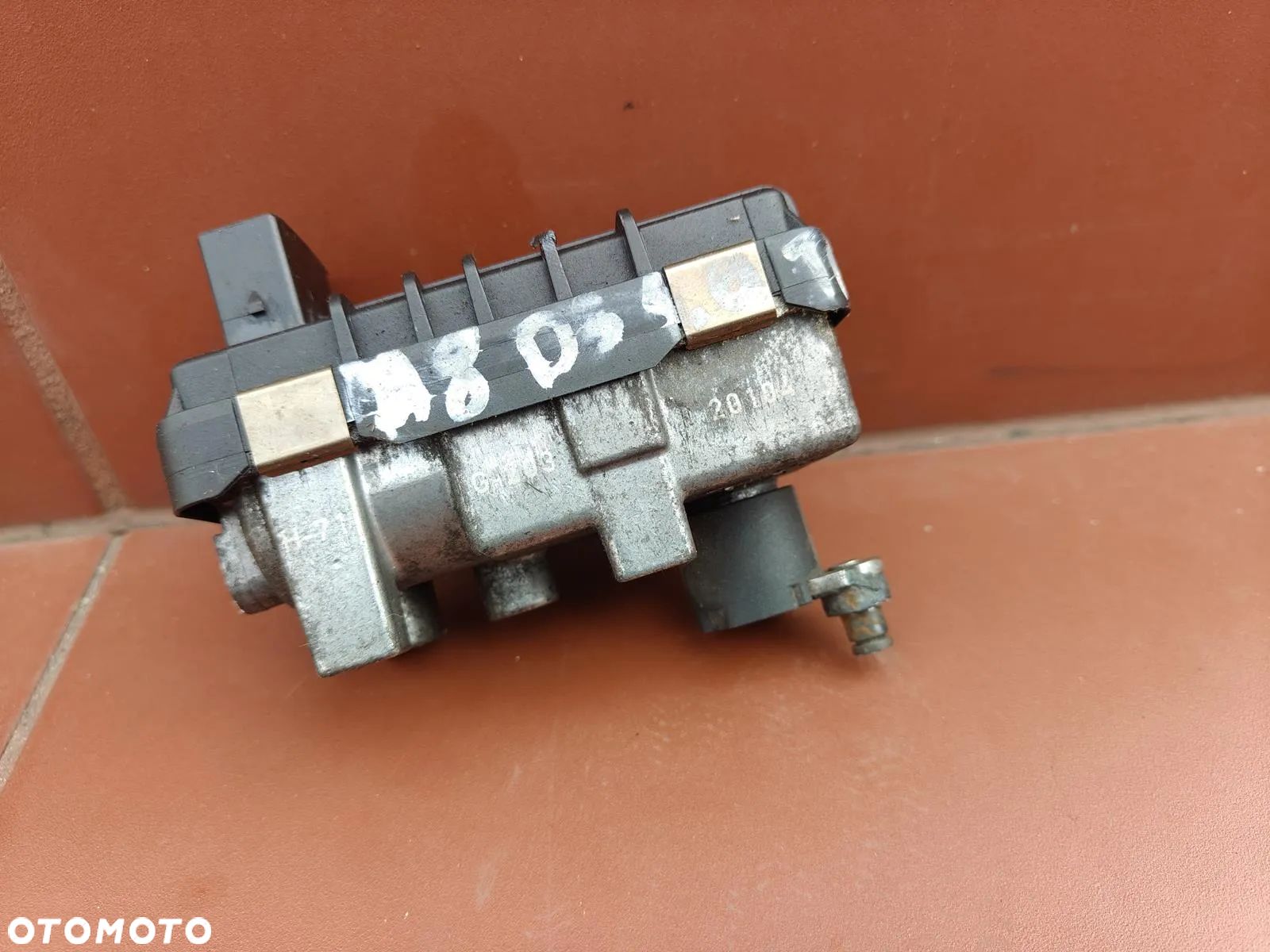 Audi A8 d3 4.0 tdi ASE Nastawnik Sterownik turbosprężarki turbo Lewy G-203 - 1