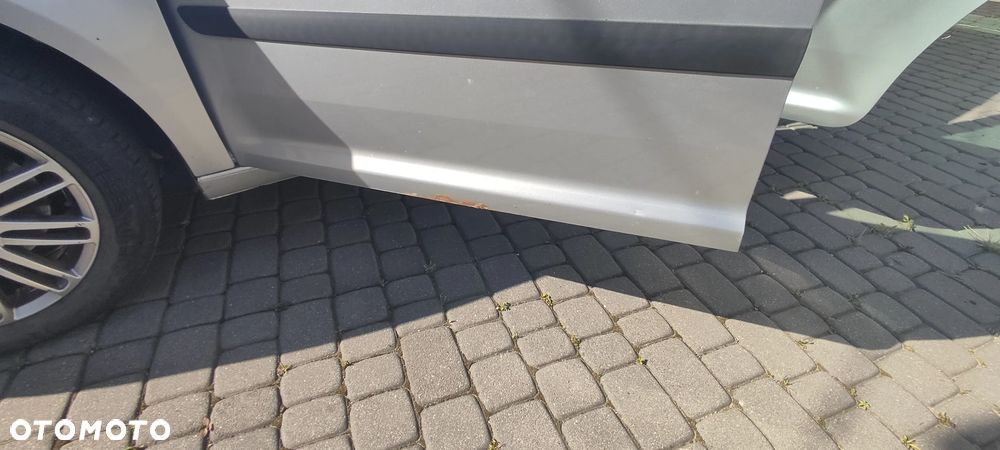 Volkswagen Touran 1.9 TDI Highline - 8