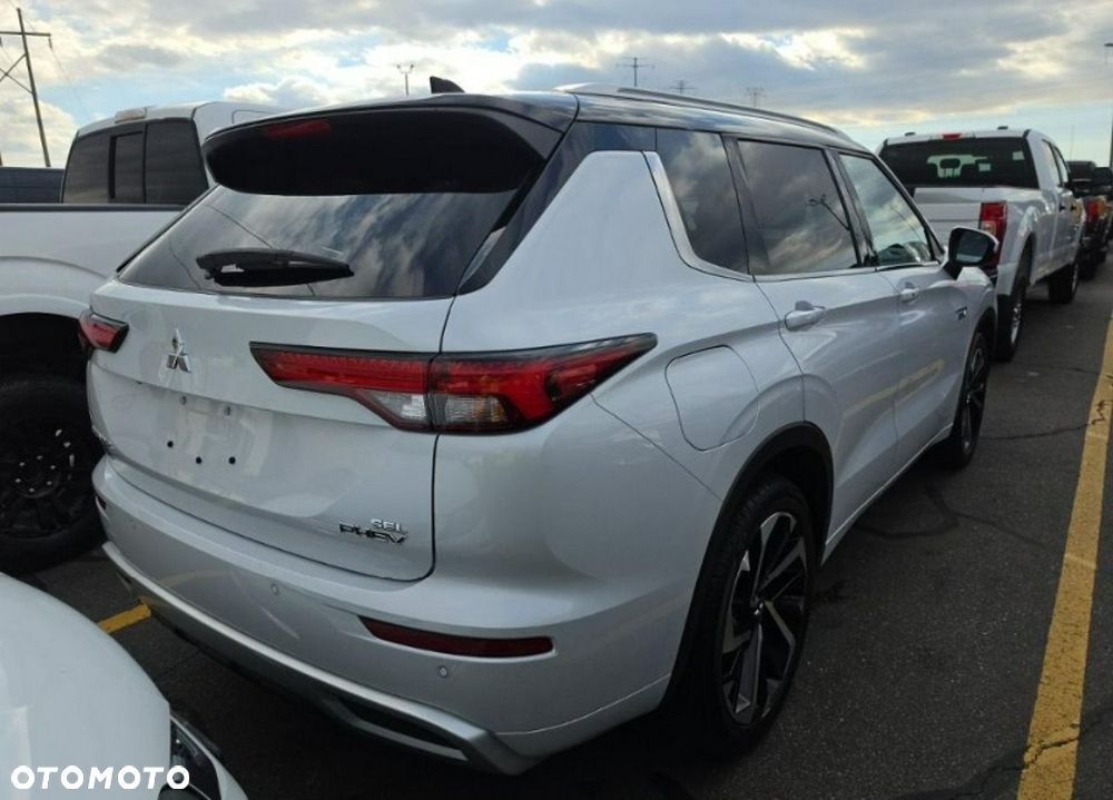 Mitsubishi Outlander - 4
