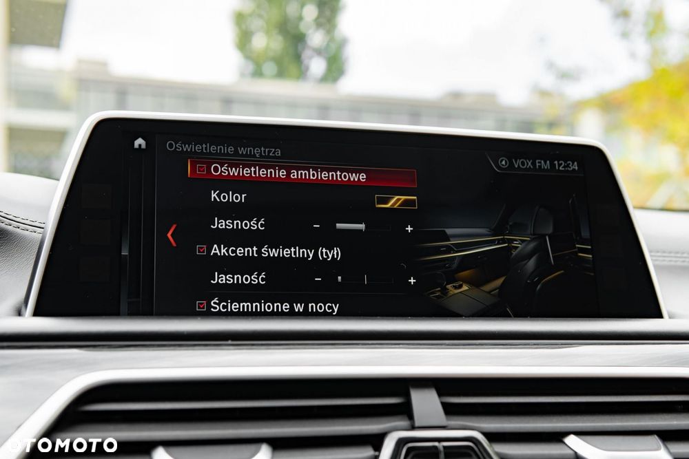 BMW Seria 7 740Li xDrive - 28