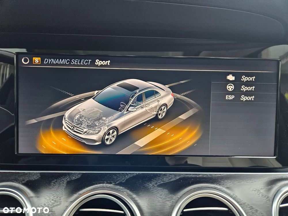 Mercedes-Benz Klasa E 220 d 4-Matic 9G-TRONIC - 30