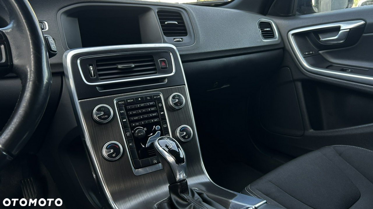 Volvo V60 Cross Country - 13