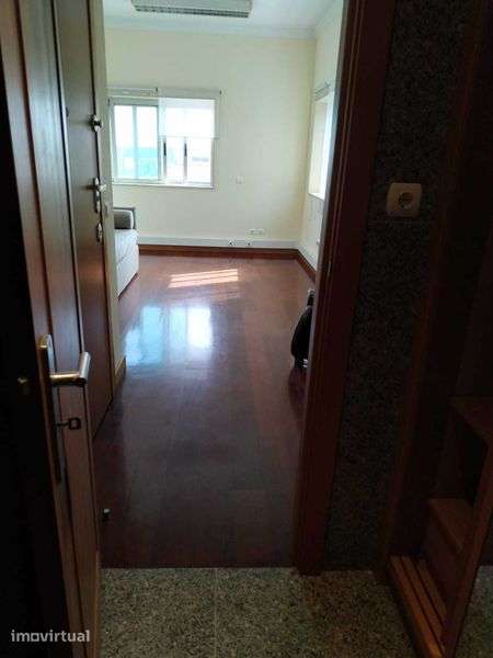 Aluga-se Apartamento T0 no Centro do Porto - Grande imagem: 3/6