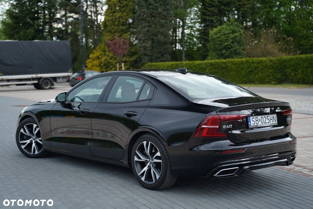 Volvo S60 T5 R-Design - 8