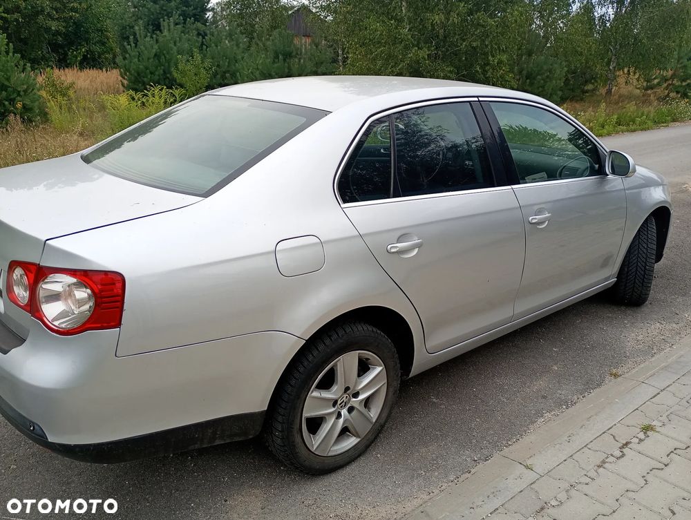 Volkswagen Jetta 1.9 TDI Comfortline - 4