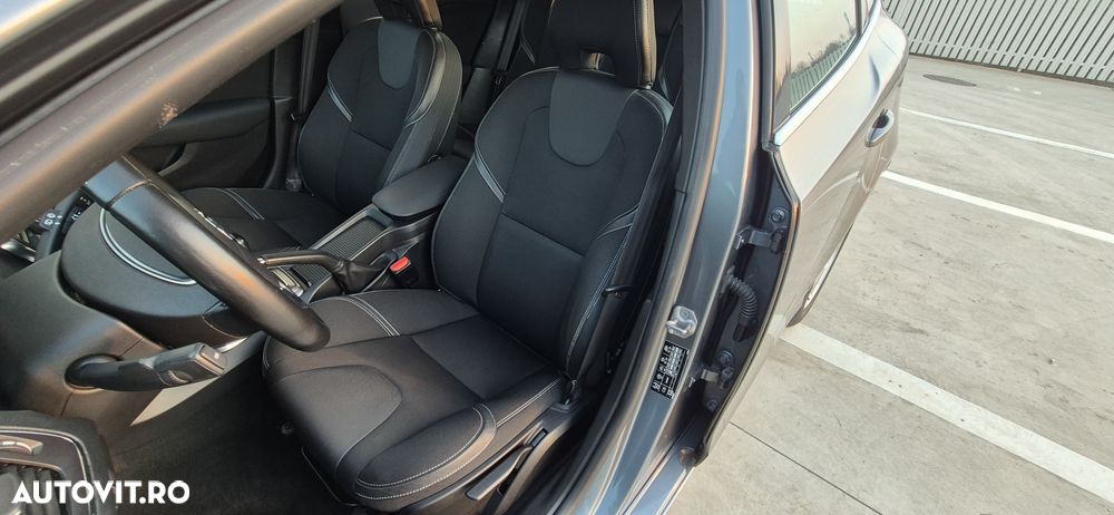 Volvo V40 D4 VEA Momentum - 14
