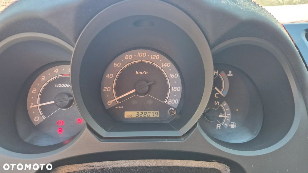 Toyota Hilux 2.5 D-4D SR5 - 31