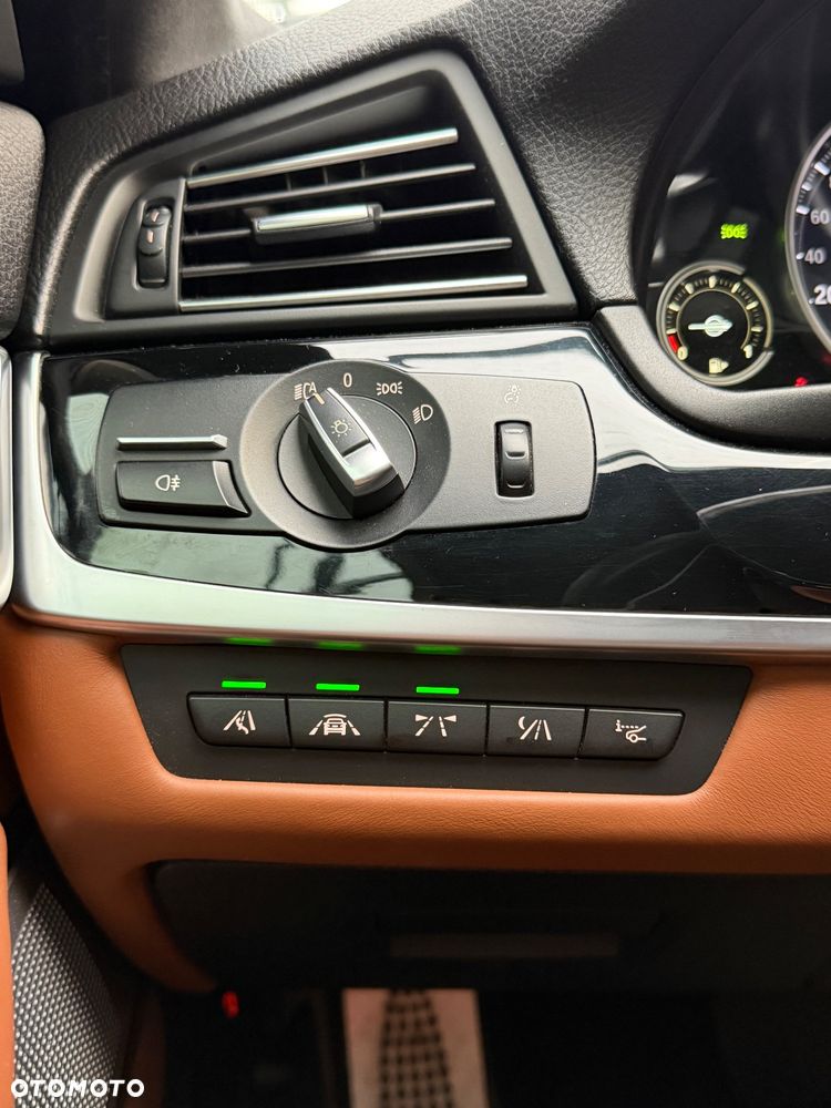 BMW Seria 5 535d xDrive - 11