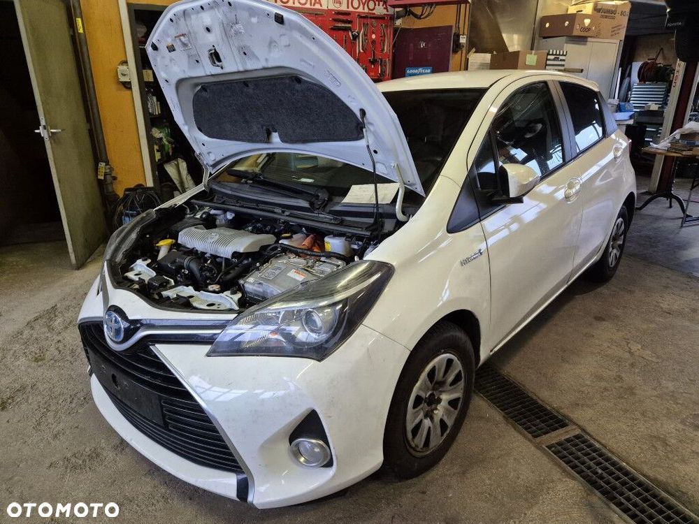 Toyota Yaris Hybrid 100 Life - 3