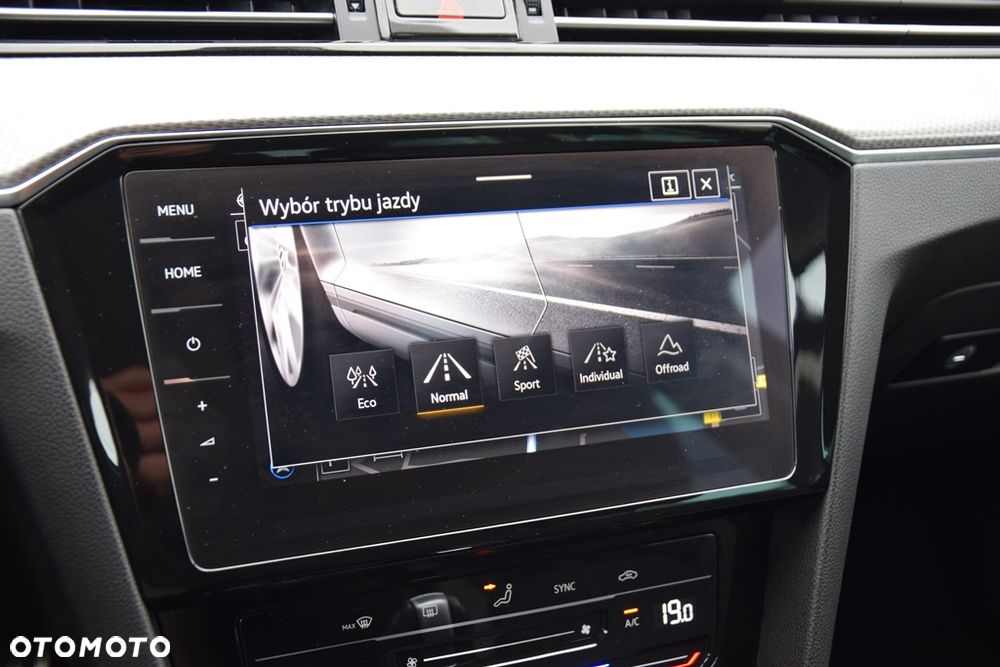 Volkswagen Passat Alltrack 2.0 TDI SCR DSG 4Motion - 23