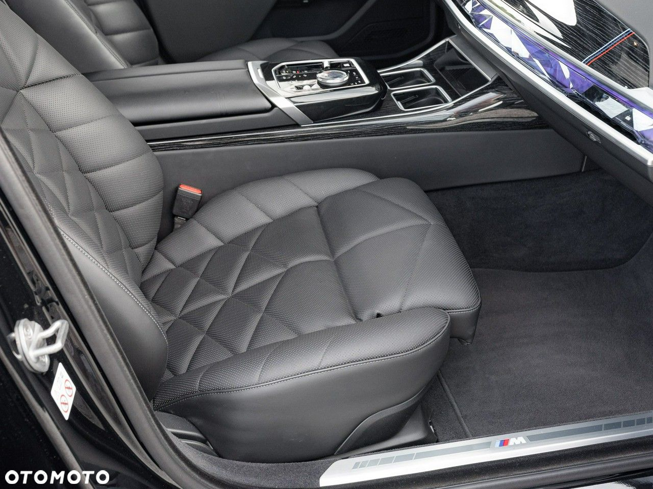 BMW Seria 7 - 32