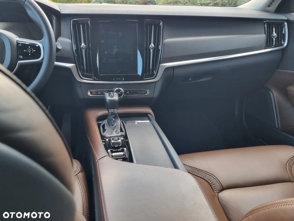 Volvo V90 Cross Country - 23
