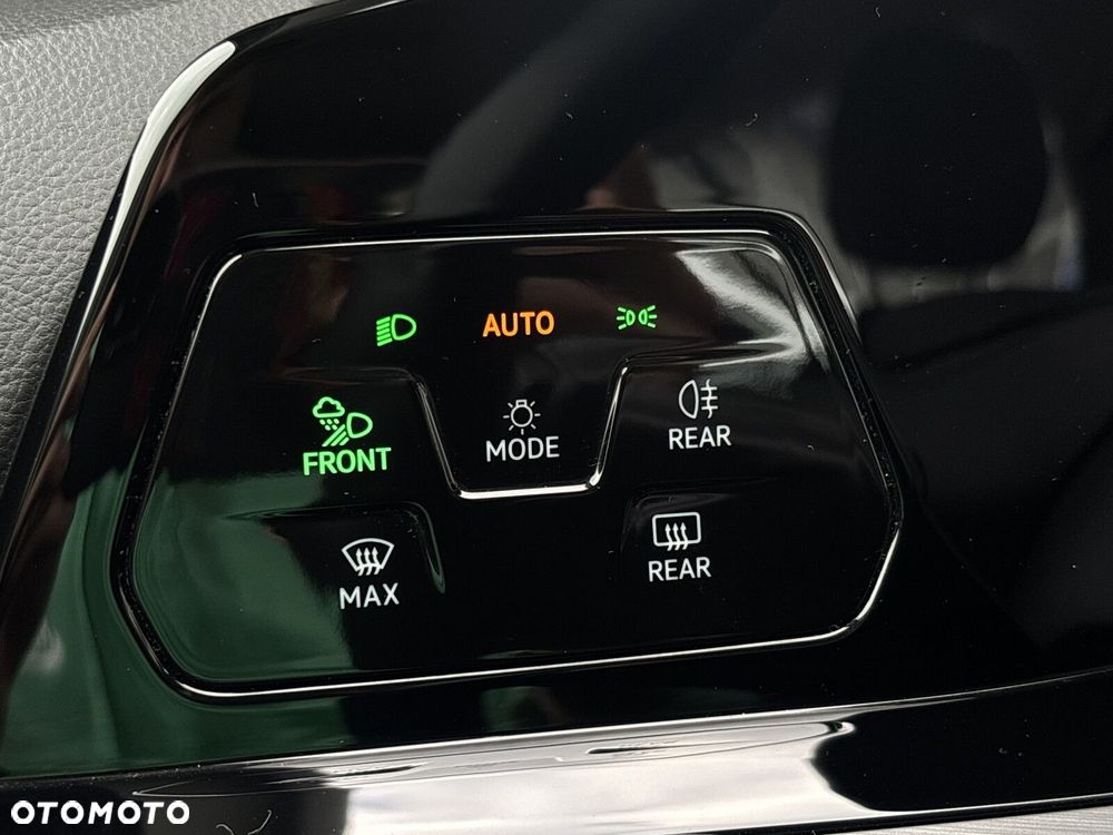 Volkswagen Golf 2.0 TSI Style DSG - 19