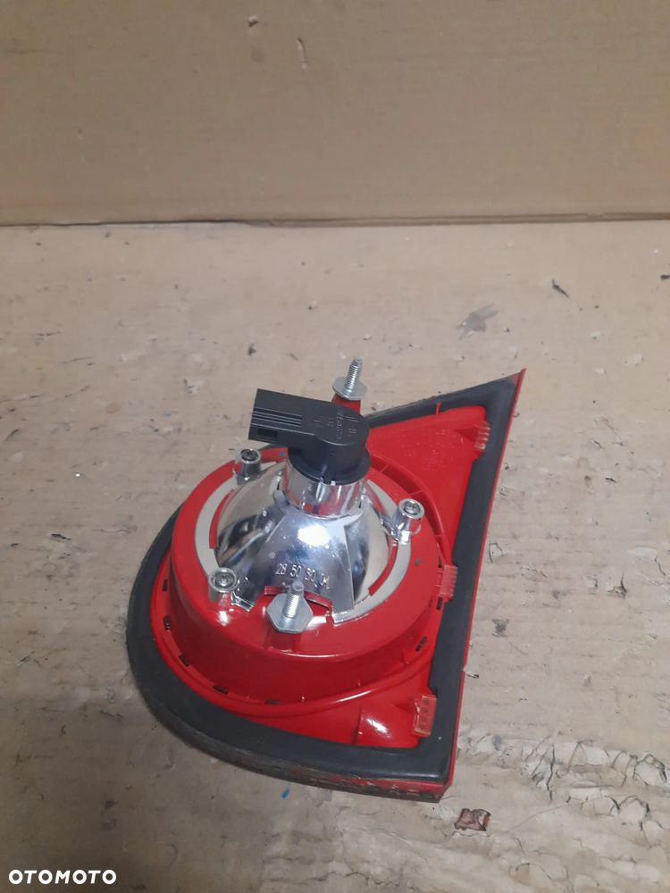 lampa lewa tył w klapę golf 5 1k6945093f - 5