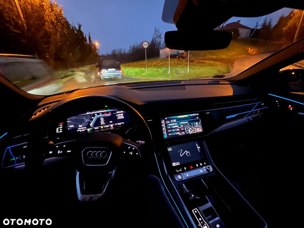 Audi SQ8 - 8