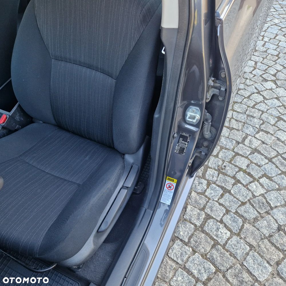 Toyota Auris 1.4 D-4D - 10