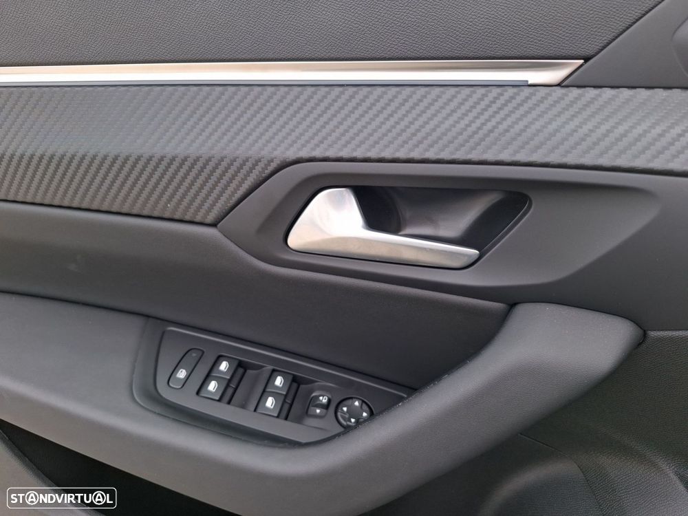 Peugeot 508 1.6 Hybrid Allure e-EAT8 - 23