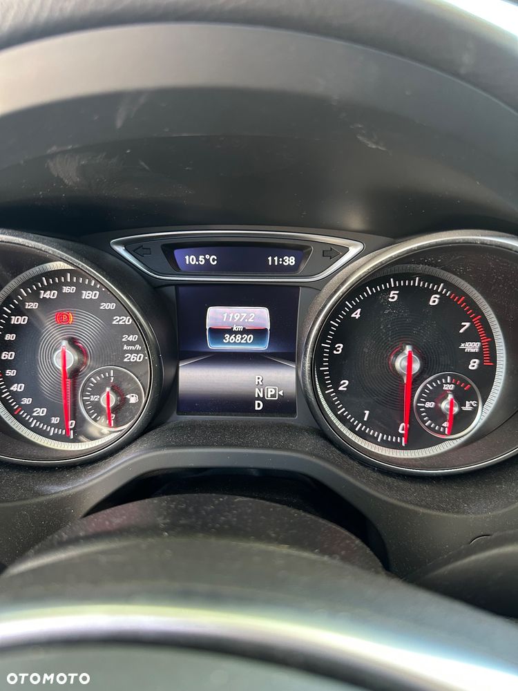 Mercedes-Benz CLA 200 7G-DCT AMG Line - 15