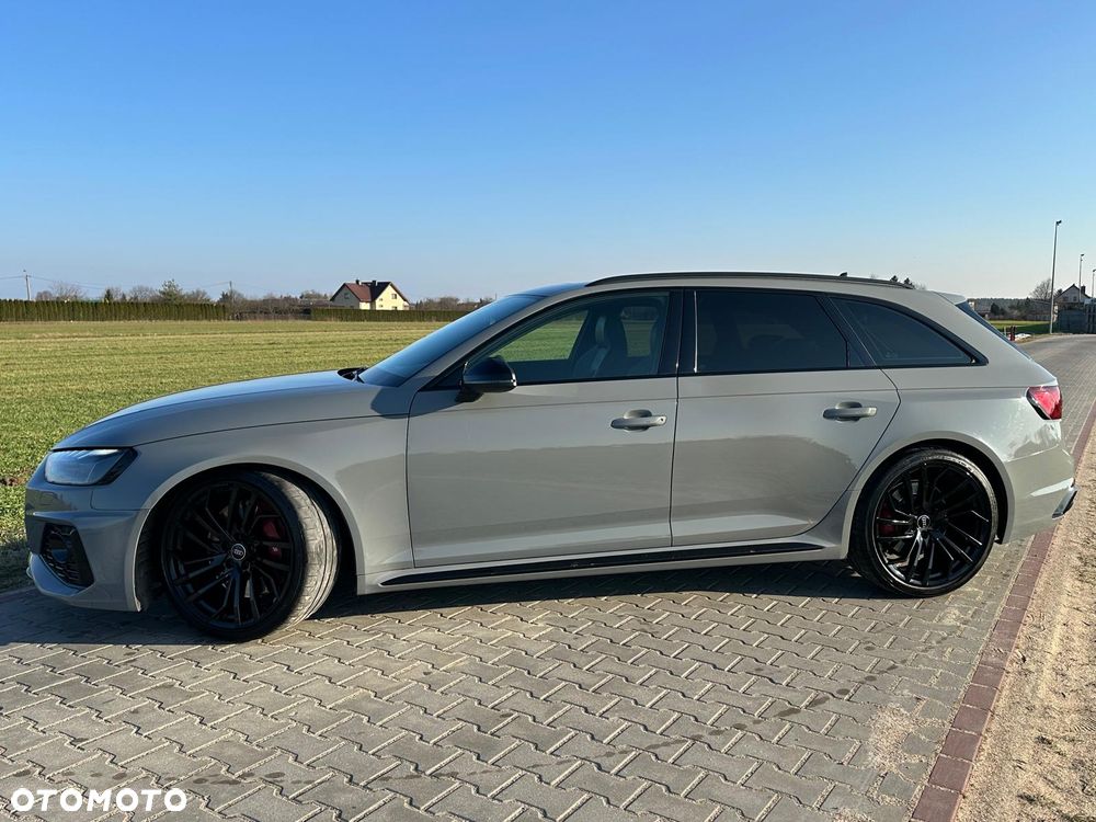 Audi RS4 Avant - 6