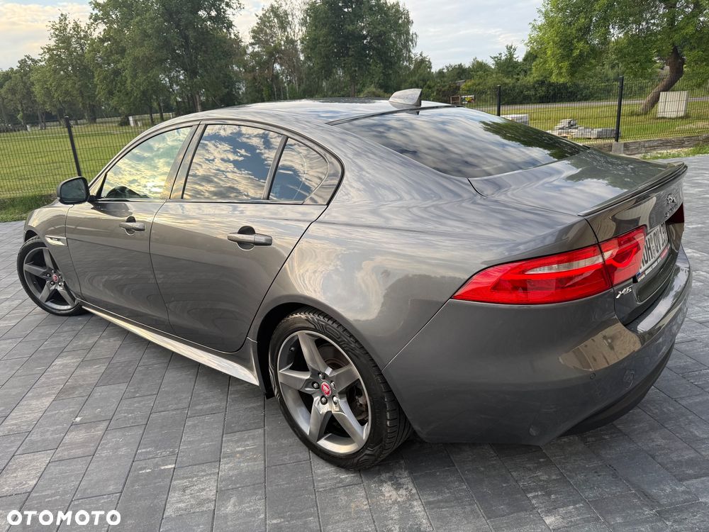 Jaguar XE 2.0 D R-Sport - 12