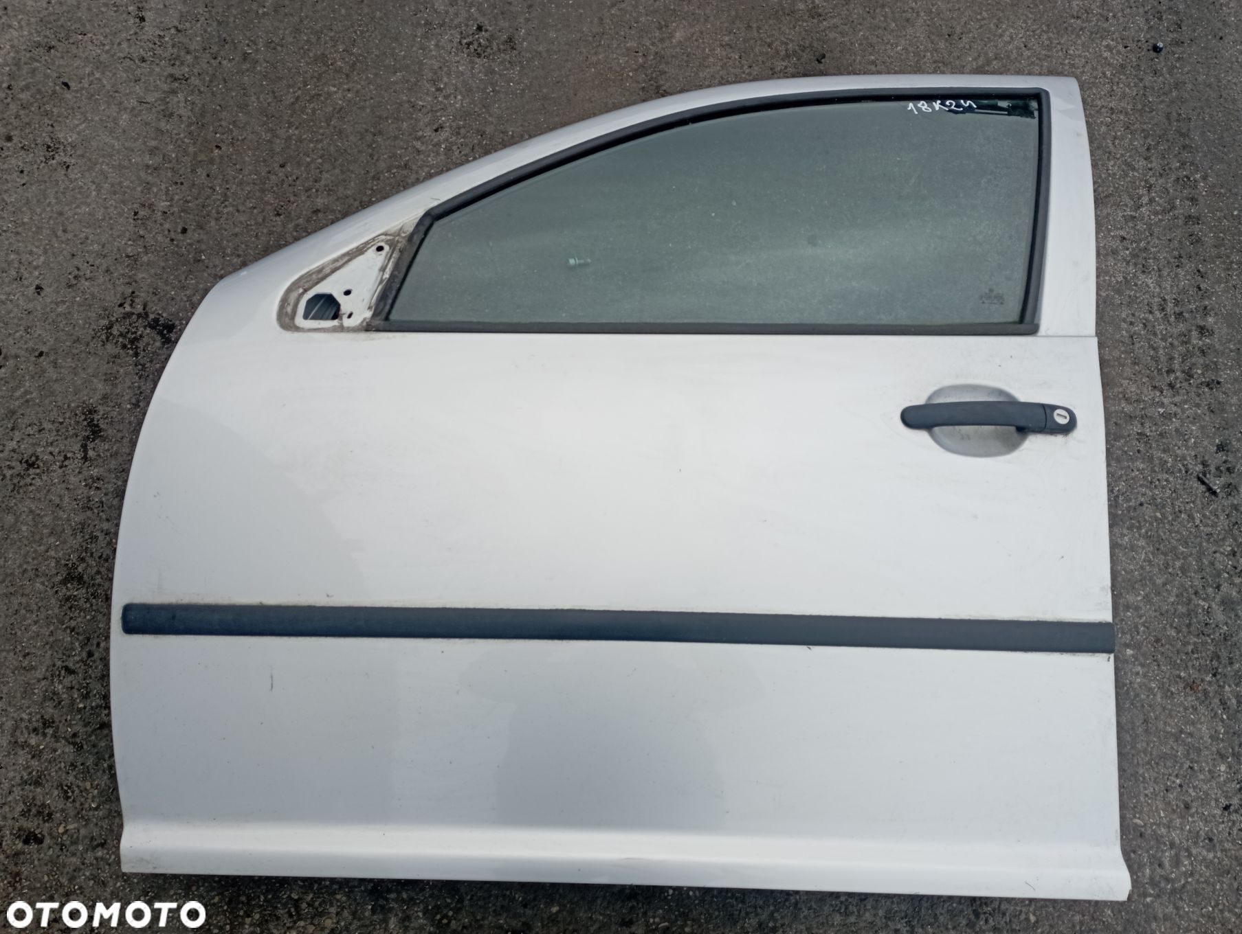 DRZWI LEWY PRZÓD

 VOLKSWAGEN
 BORA LB7 - 1