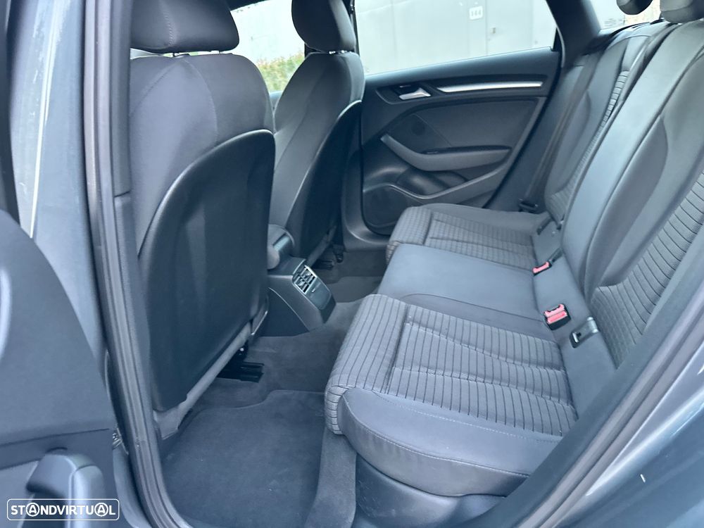 Audi A3 Sportback 1.6 TDI S-line - 37