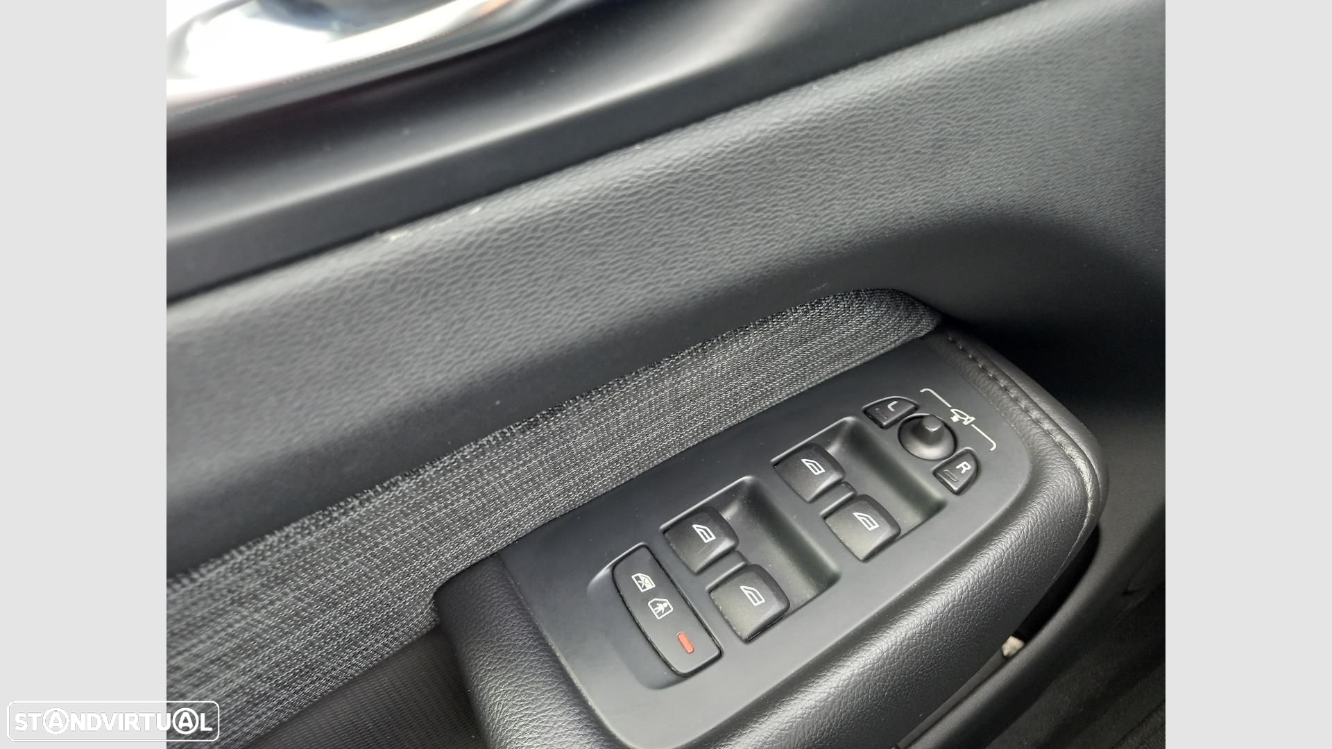 Volvo XC 60 2.0 B4 Momentum Plus - 18