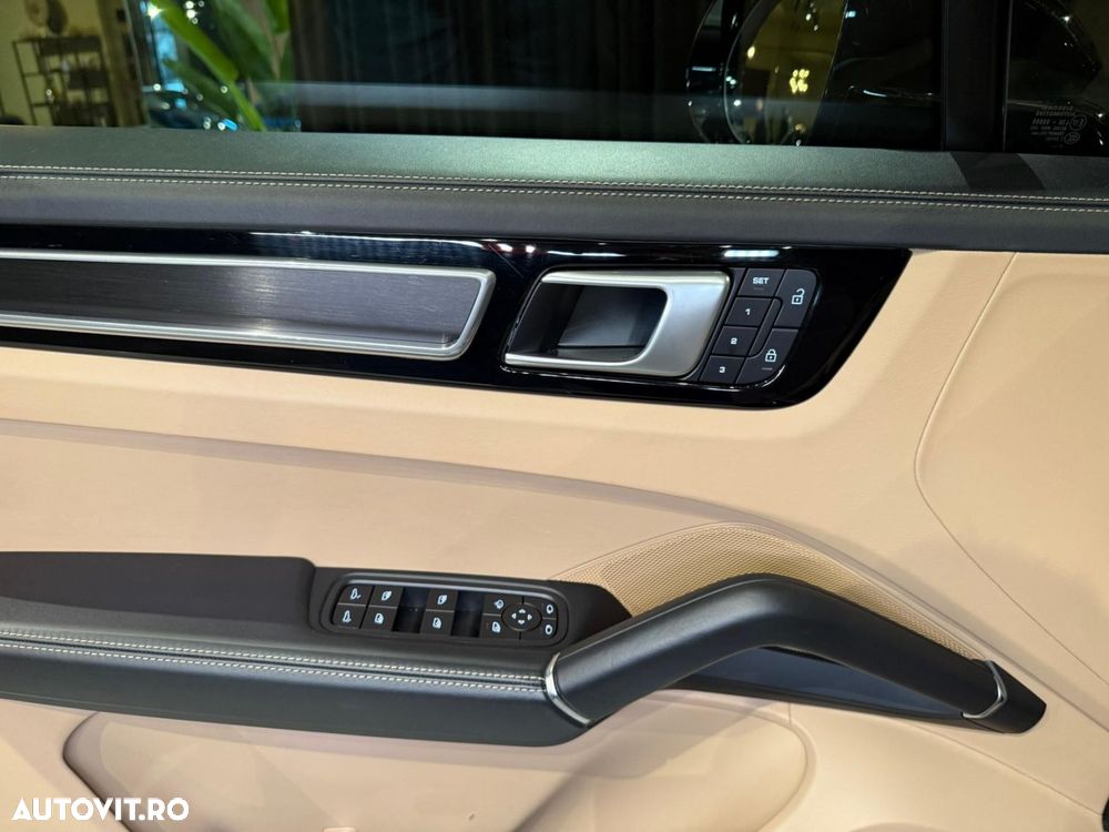 Porsche Cayenne Coupe GTS Tiptronic S - 19