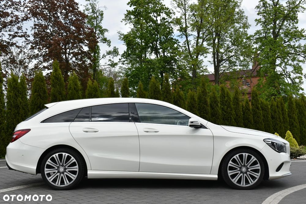 Mercedes-Benz CLA 200 7G-DCT UrbanStyle Edition - 33