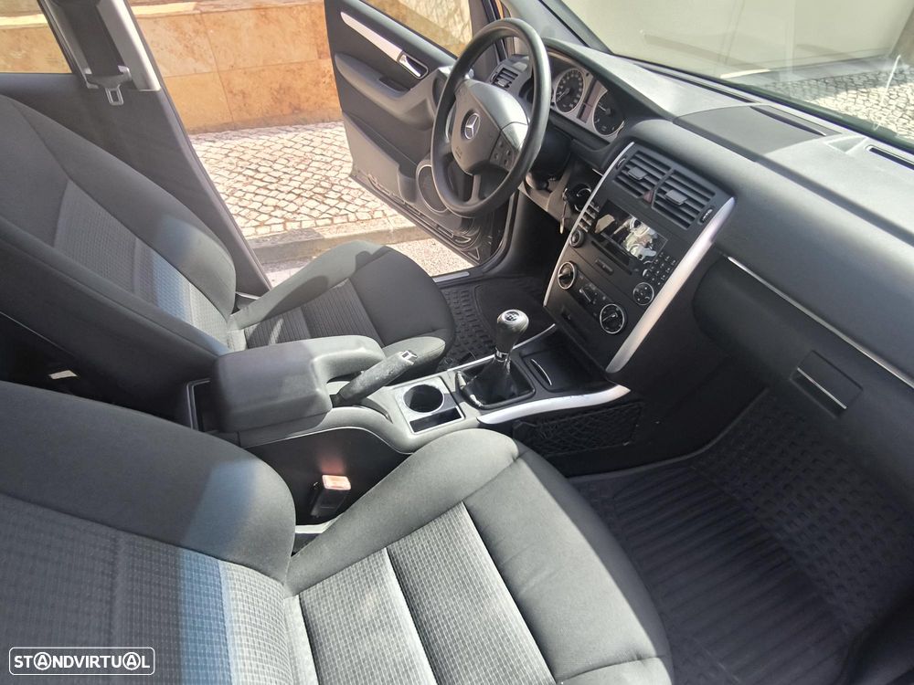 Mercedes-Benz B 180 CDI - 10