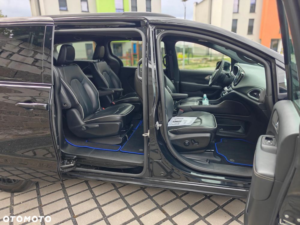 Chrysler Pacifica - 27