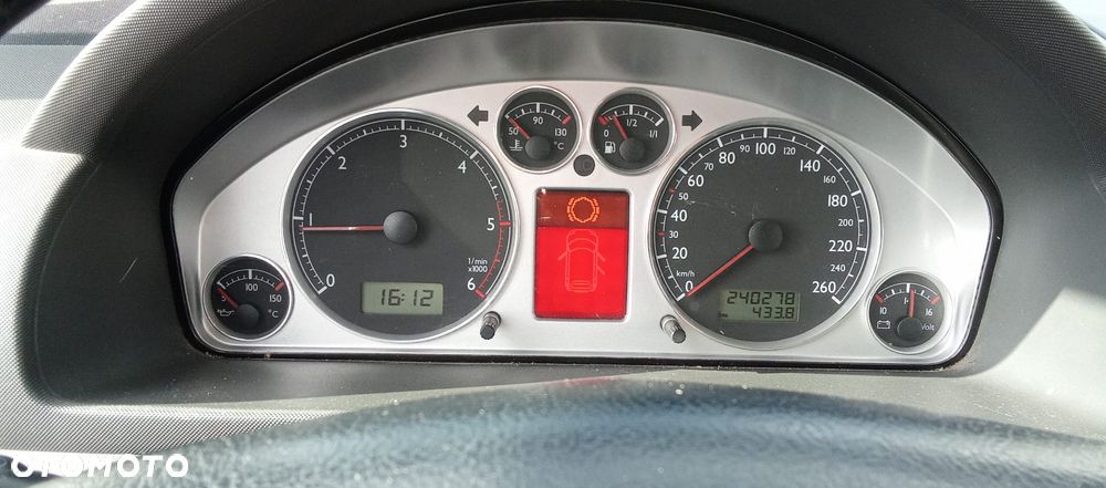 Volkswagen Sharan 1.9 TDI Comfortline - 6