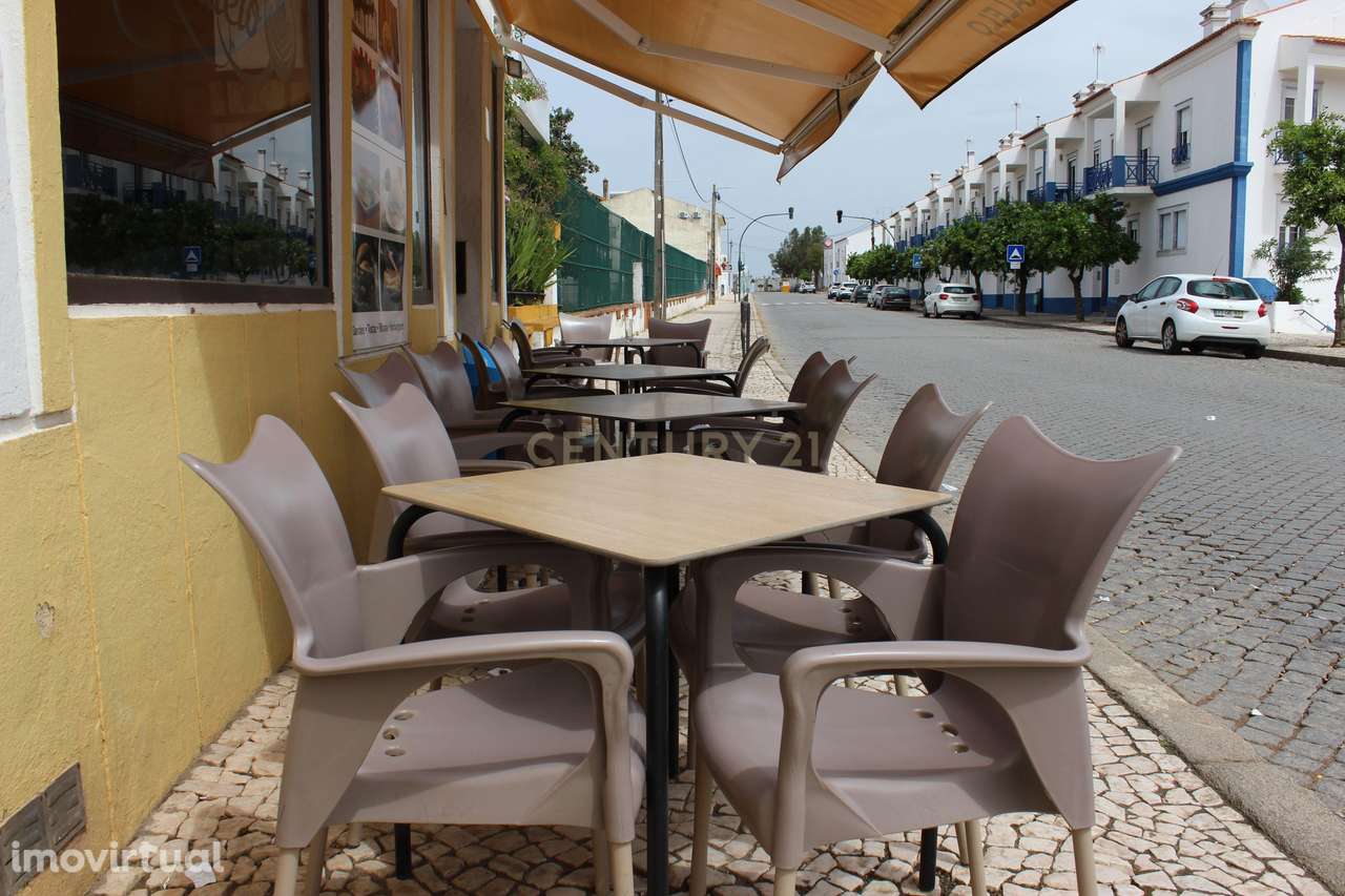 Café de Estilo Rústico com Esplanada e Armazém – Sousel - Grande imagem: 3/18