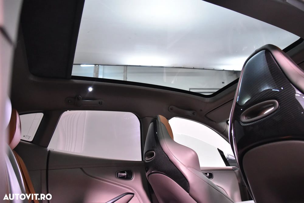 Aston Martin DBX - 27