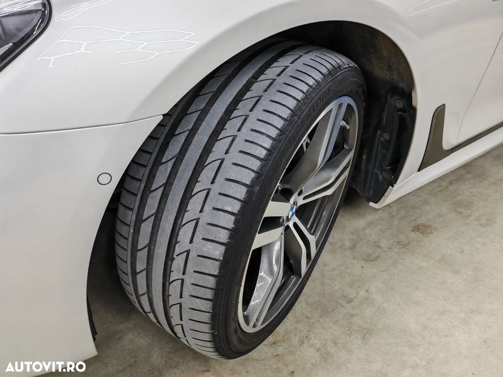 BMW Seria 7 740d xDrive - 38
