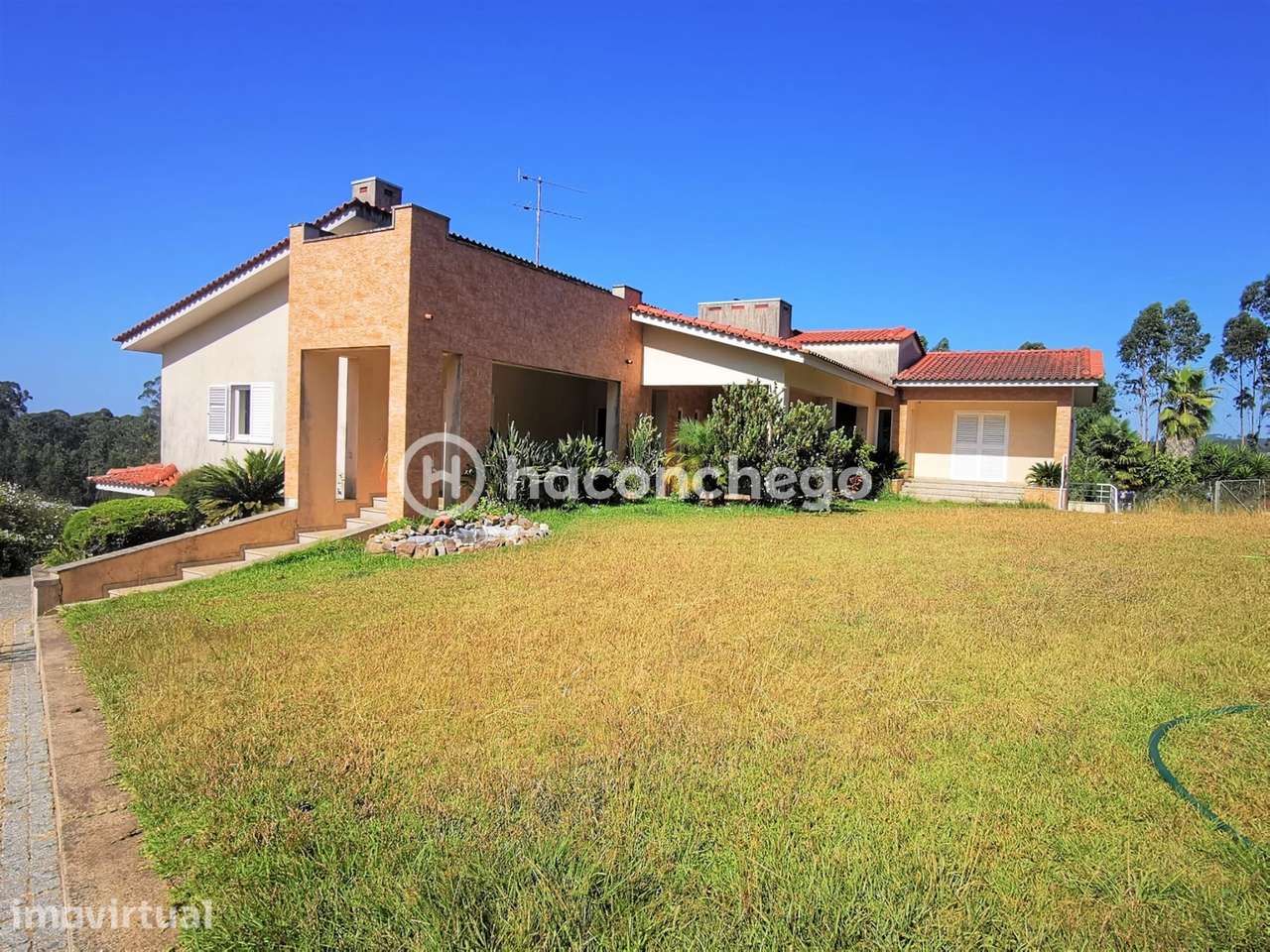 Moradia individual T3 inserida num terreno com cerca 7.000 m2 em Balas - Grande imagem: 2/46
