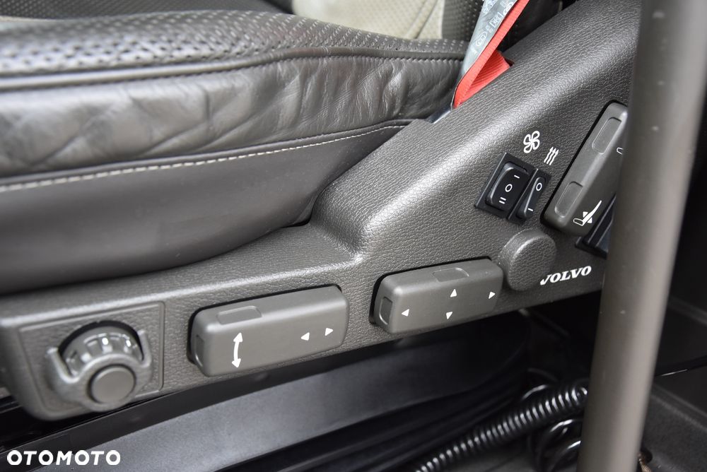 Volvo FH5 540 EURO6 / GLOBETROTTER XL / FULL-LED / KLIMA POSTOJOWA / NAWIGACJA / KAMERY / ALU FELGI / SKÓRY / CAŁY NA PODUSZKACH / TV / FULL OPCJA / STAN IDEALNY ! ! ! - 30
