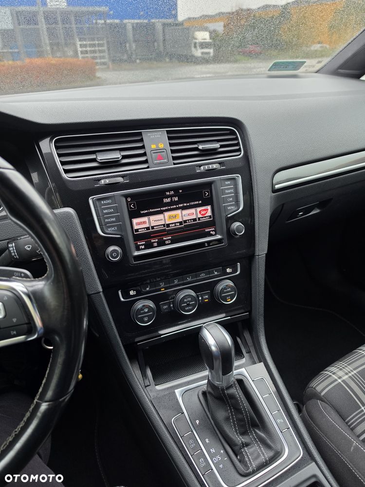 Volkswagen Golf - 11