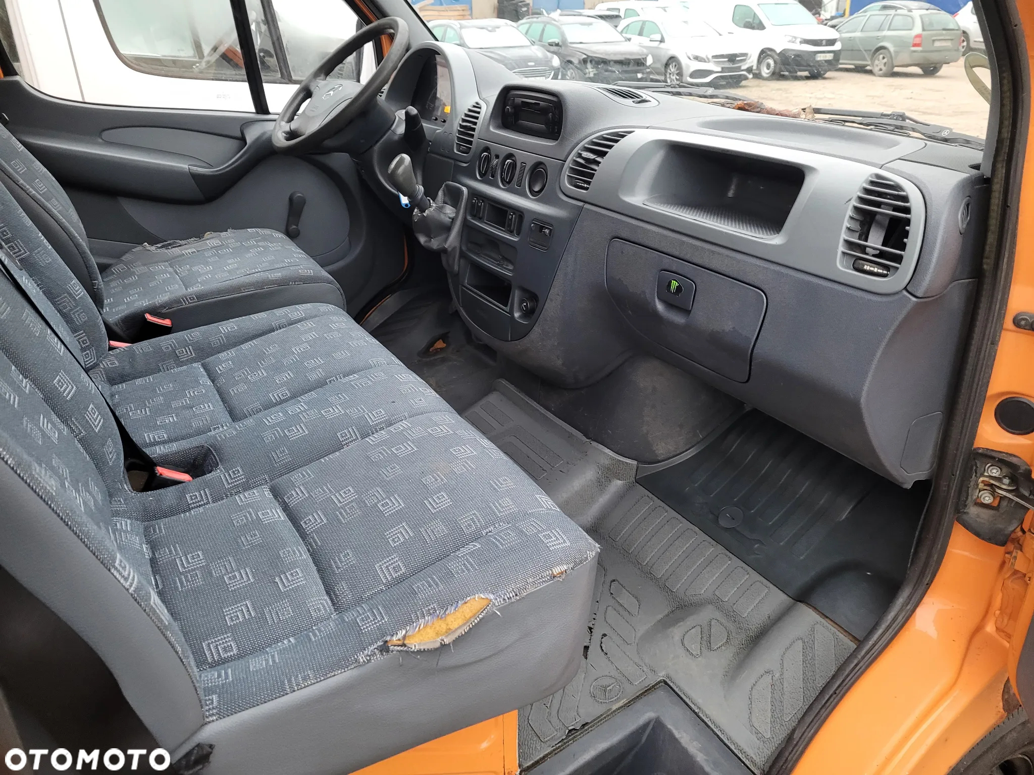 Mercedes-Benz Sprinter - 16