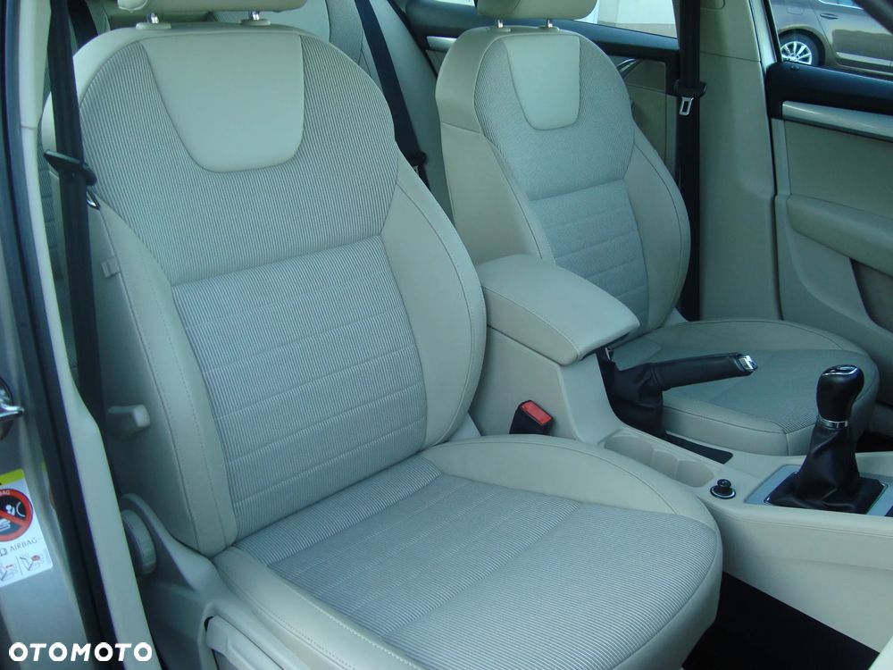 Skoda Octavia 1.6 TDI DPF Elegance - 27