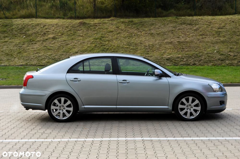 Toyota Avensis 2.0 D-4D Sol - 18