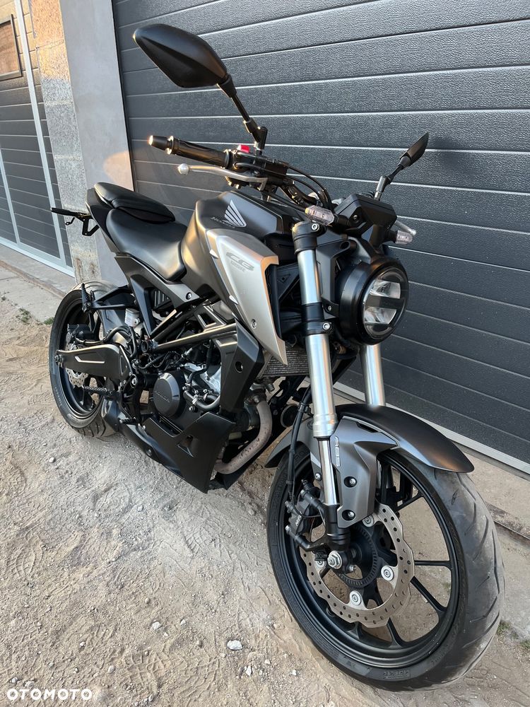Honda CB - 1