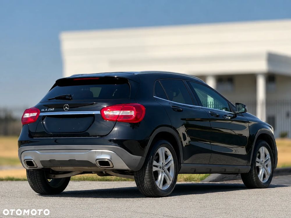 Mercedes-Benz GLA 250 7G-DCT - 10