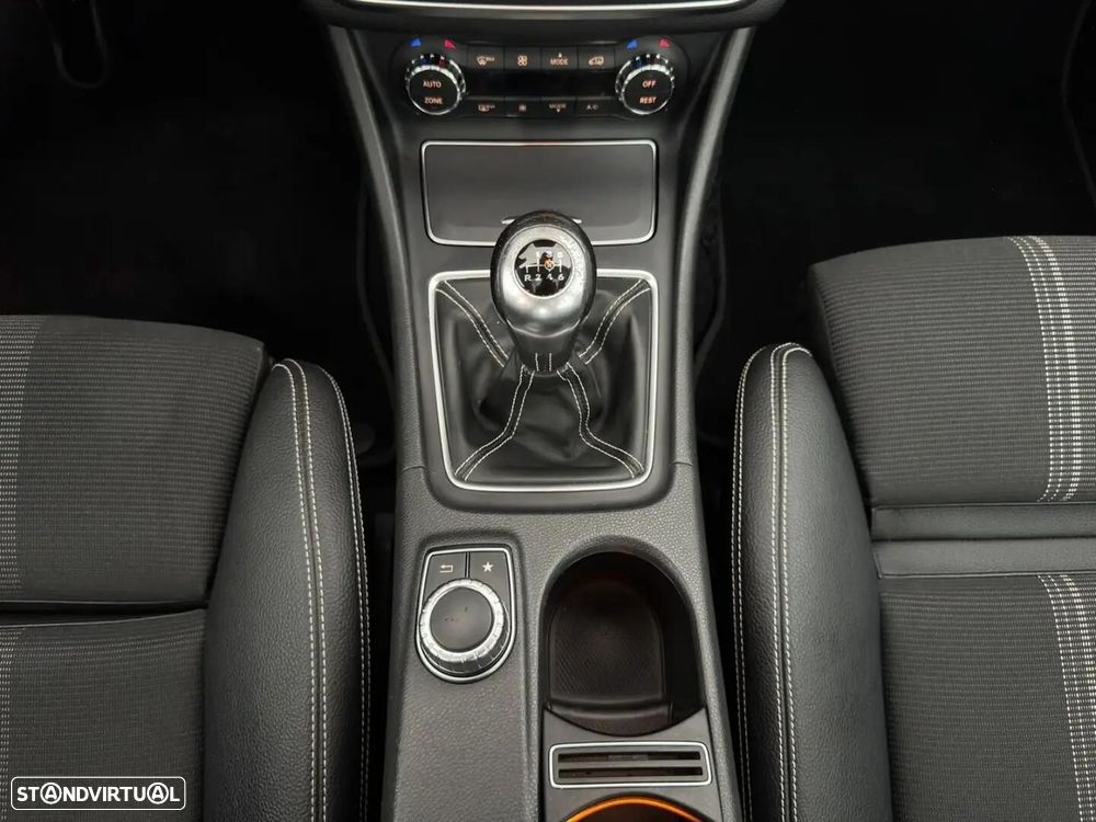 Mercedes-Benz GLA 180 - 26