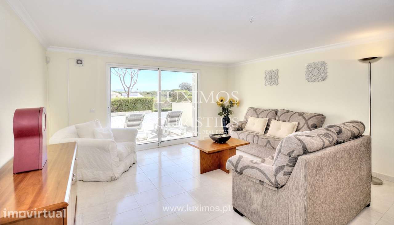 Moradia geminada V4, com piscina, para venda em Vilamoura, Algarve - Grande imagem: 4/39