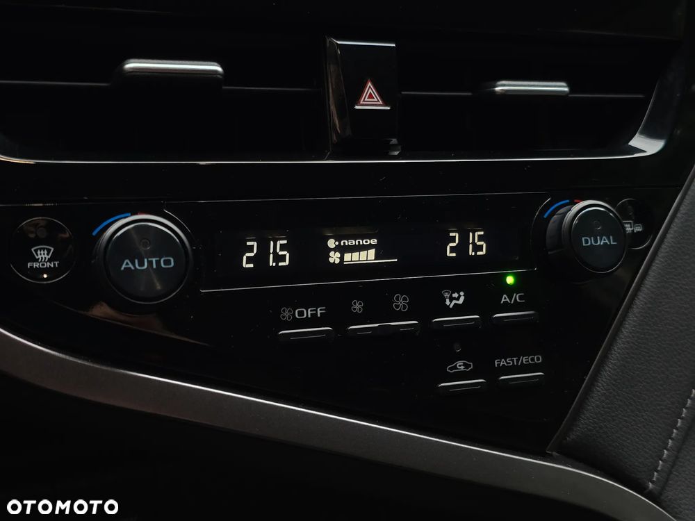 Toyota Camry 2.5 Hybrid Comfort CVT - 27