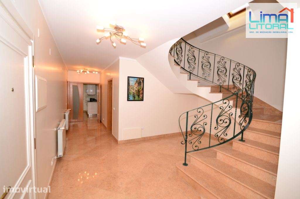 T4 DUPLEX - 330 M2 - CENTRO DE LEIRIA - Vista Castelo/Rio Lis - Grande imagem: 3/21