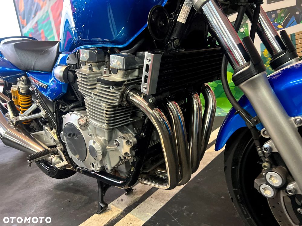 Yamaha XJR - 12