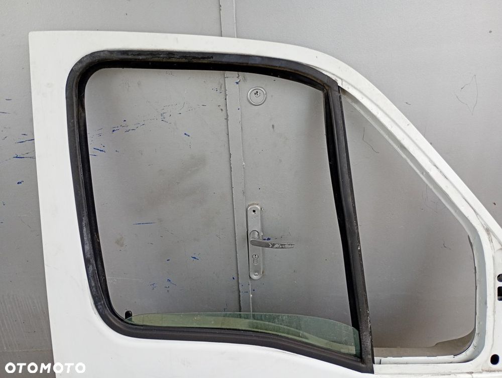 drzwi przednie prawe przód renault master II opel movano a nissan interstar 2003-2010 białe - 2