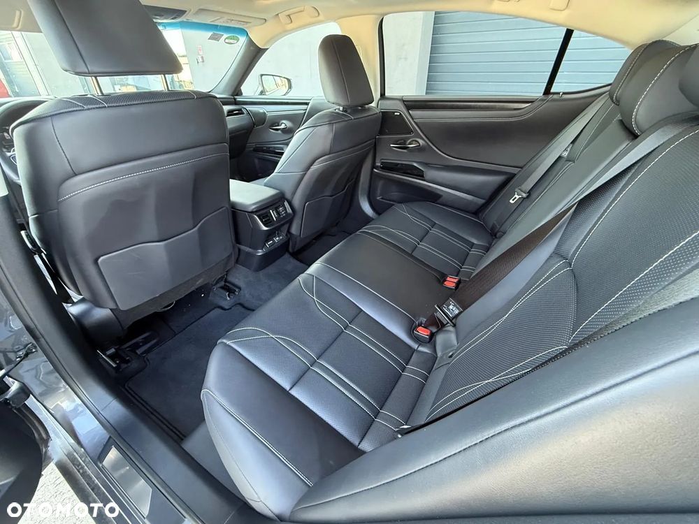 Lexus ES - 10